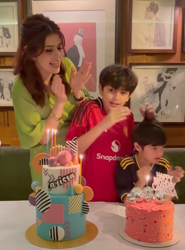 Paras tampan kedua putra Carissa juga tak kalah jadi sorotan. Diketahui kedua putranya itu memiliki darah keturunan Jerman dan Arab. Foto: Instagram/@carissa_puteri