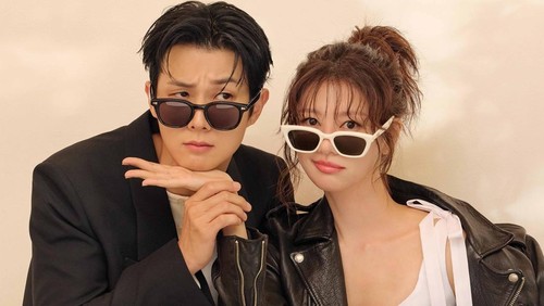 Choi Woo Sik dan Jung So Min dalam poster drama Korea Would You Marry Me.