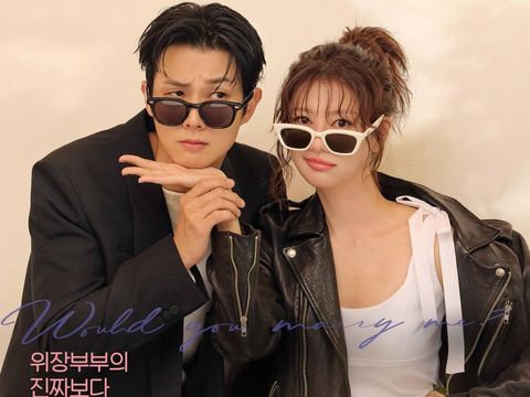 Choi Woo Sik dan Jung So Min dalam poster drama Korea Would You Marry Me.