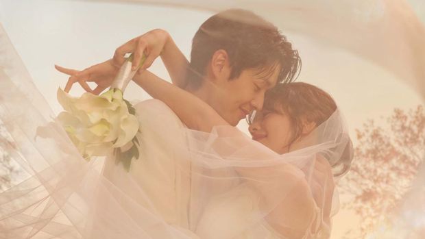 Choi Woo Sik dan Jung So Min dalam poster drama Korea Would You Marry Me.