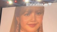 Dalam Instagram miliknya, Devano, memperlihatkan saat melihat Lisa BLACKPINK dalam acara yang sama. Foto: dok instagram Devano