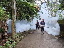 Cegah Penyakit Pascabanjir, Dinkes Karangasem Gencarkan Fogging-Sebar Abate