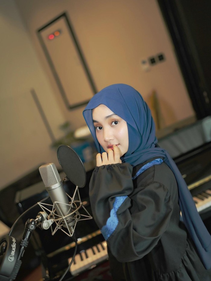 Fatin Shidqia saat rekaman album baru.