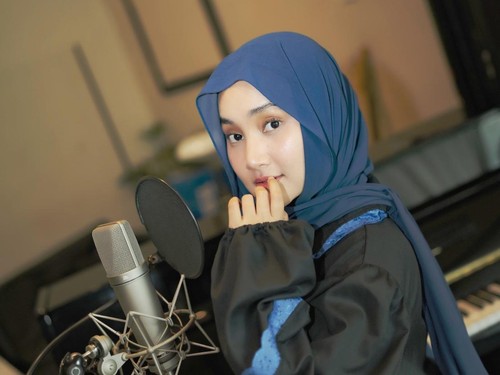 Fatin Shidqia saat rekaman album baru.