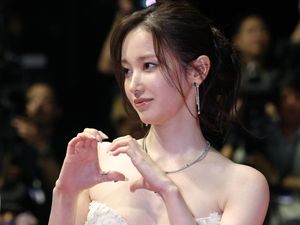 Proporsi Tubuh Jeon Jong Seo di BIFF 2025 Jadi Sorotan, Unreal Dikira Operasi