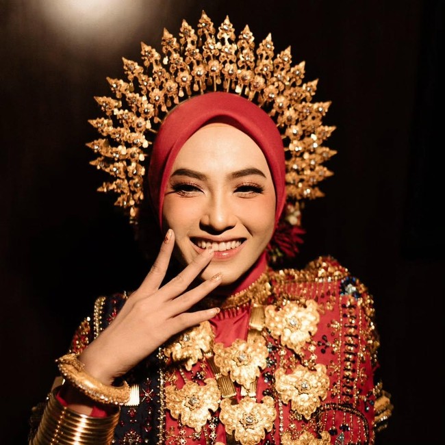 10 Inspirasi Baju Pengantin Bugis Hijab Modern ala Feby Putri