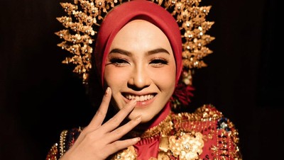 10 Inspirasi Baju Pengantin Bugis Hijab Modern ala Feby Putri