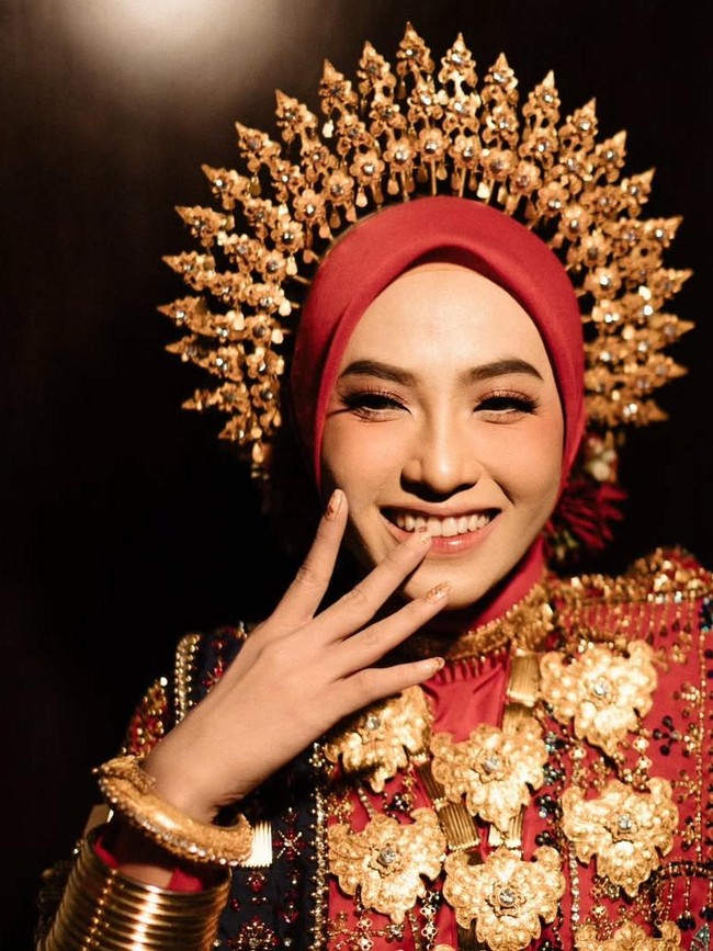 10 Inspirasi Baju Pengantin Bugis Hijab Modern ala Feby Putri