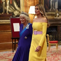 “Melania, ada apa dengan gaunmu? Terlalu sederhana untuk acara resmi seperti ini,” tulis salah satu pengguna X seperti dikutip Daily Mail. (Foto: Anna Moneymaker/Getty Images)