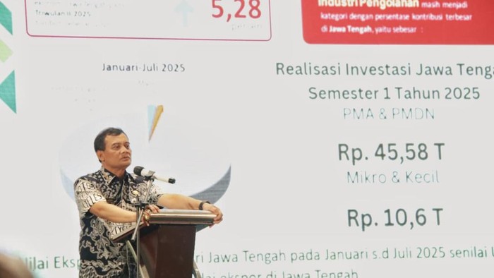 Gubernur Jateng, Ahmad Luthfi, dalam acara Jawa Tengah Green Industry 2025 di North Ballroom, Gumaya Tower Hotel, Kota Semarang, Kamis (18/9/2025).