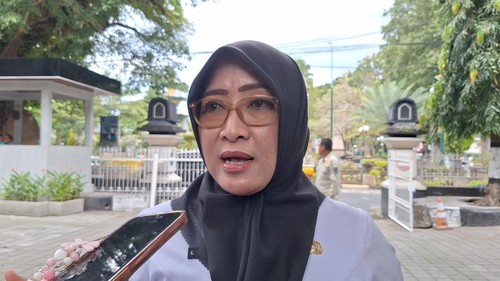 Inspektur Inspektorat Mataram, Baiq Nelly Kusumawati, saat diwawancarai di kantor wali kota, Kamis (18/9/2025). (Nathea Citra/detikBali)