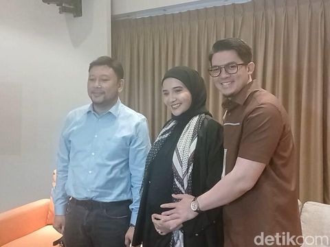 Irwansyah dan Zaskia Sungkar ditemui di Morula IVF Jakarta, Menteng, Jakarta Pusat, Kamis (!8/9/2025).