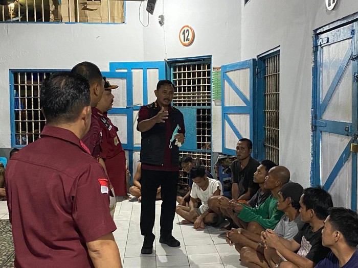 Kanwil Ditjenpas Kalsel merazia Lapas Amuntai Kalsel pada Senin (15/9/2025).