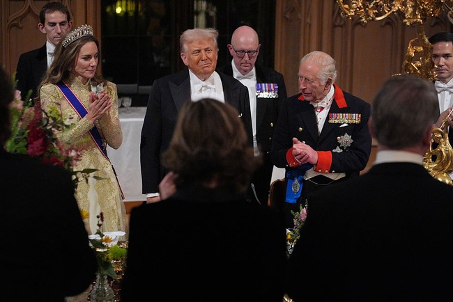 Mantan koresponden kerajaan BBC, Jennie Bond, menilai keterlibatan Kate dalam kunjungan kenegaraan ini sangat signifikan. “Kehadiran Kate akan menjadi ‘lapisan gula di atas kue’ bagi Trump. Ini menjadi sesuatu yang sangat berharga di mata Trump,” ujar Bond kepada The Mirror. Foto: Getty Images/WPA Pool