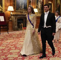 Kehadiran Kate dan Pangeran William dalam jamuan ini menandai peran penting mereka dalam diplomasi kerajaan. Pasangan tersebut ditunjuk untuk menyambut langsung Donald dan Melania Trump setibanya di Windsor, sebelum bergabung dengan Raja Charles III dan Ratu Camilla dalam prosesi kereta menuju kastil. Foto: Getty Images/WPA Pool