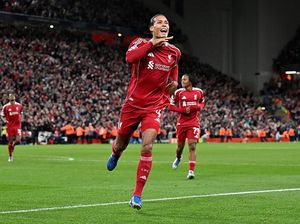 Video: Liverpool Menang Dramatis, Van Dijk Pahlawannya