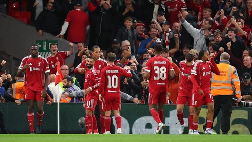 Soccer Football - UEFA Champions League - Liverpool v Atletico Madrid - Anfield, Liverpool, Britain - September 17, 2025 Liverpools Virgil van Dijk celebrates scoring their third goal with Mohamed Salah Action Images via Reuters/Andrew Boyers