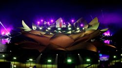 Mariah Carey Konser di Panggung Teratai Raksasa Sungai Amazon