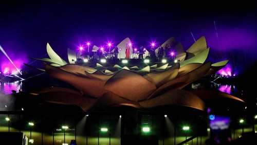 Mariah Carey performs on a floating stage shaped like a giant Victoria amazonica water lily at the Guama River in Belem, Para state, Brazil, September 17, 2025. REUTERS/Wagner Santana