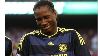 Meme Drogba sampai tertawa karena Chelsea mengira ini semudah Conference League. Foto: X.com