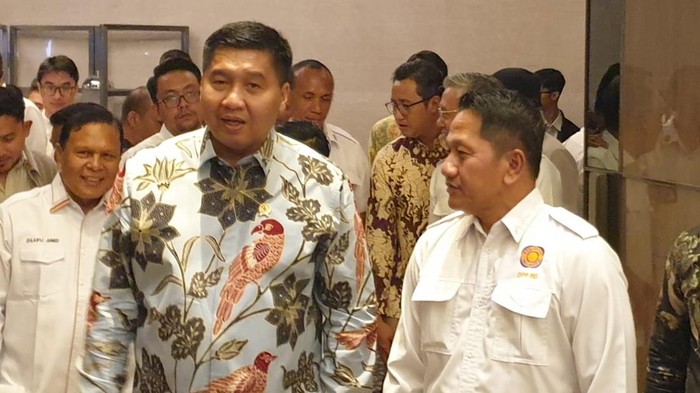 Menteri Perumahan dan Kawasan Permukiman Maruarar Sirait dan Ketua Umum DPP REI Joko Suranto dalam acara Sosialisasi Kredit Program Perumahan.