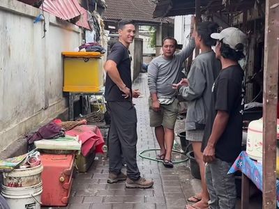 Nana Mirdad Lihat Langsung Kerusakan dan Bantu Warga Terdampak Banjir di Bali