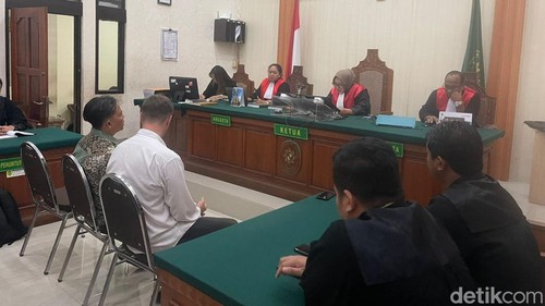 Nazarenco saat disidang di Pengadilan Negeri Denpasar, Kamis (18/9/2025). (Aryo Mahendro/detikBali).