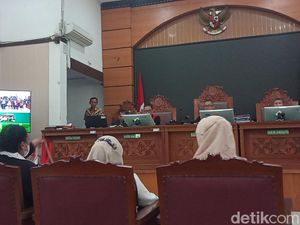Saksi Ungkap Pengalaman Buruk Pakai Produk Reza Gladys