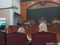 Saksi Ungkap Pengalaman Buruk Pakai Produk Reza Gladys