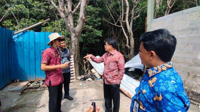 Pansus Tata Ruang, Perizinan, dan Aset Daerah DPRD Bali melakukan inspeksi mendadak di kawasan Tahura, Denpasar, Bali, Rabu (17/9/2025). (Foto: Dok. Istimewa)