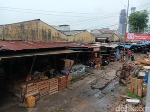 Pasar Lontar Dibiarkan Terbengkalai, Jadi Seperti Ini Sekarang