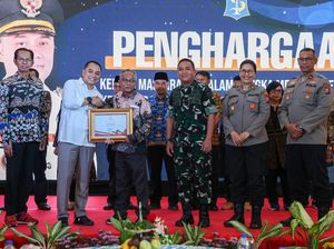 Berani Jaga Kemanan Saat Demo Rusuh, 37 Warga Surabaya Diberi Penghargaan