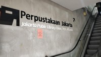 Lokasinya relatif mudah dijangkau menggunakan transportasi umum. Lokasinya dekat dengan Stasiun KRL Cikini, juga dilewati Transjakarta dan Jaklingko.