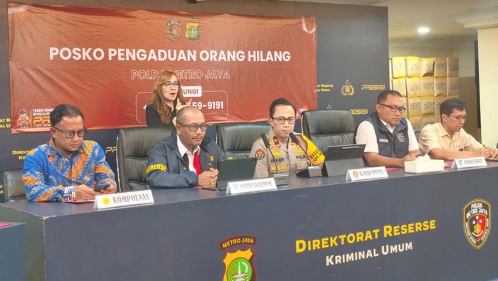 Polda Metro Jaya menggelar konferensi pers terkait pencarian orang hilang, Kamis (18/9/2025).