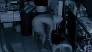 Video: Polisi Ringkus Ninja Pencuri Tabungan Siswa hingga Gas!