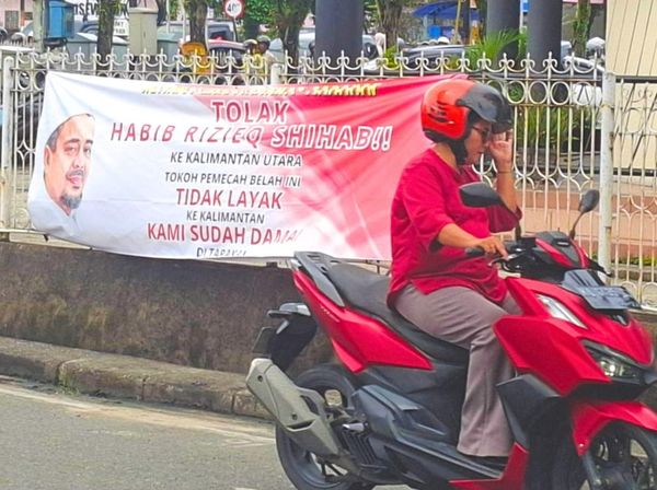 Spanduk-spanduk Tolak Habib Rizieq: Kami Sudah Damai