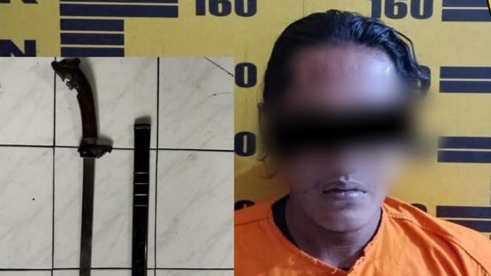 Pria yang mengacungkan parang ke warga di Tulungagung.
