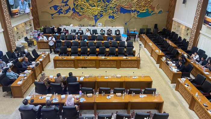 Rapat Baleg DPR RI bersama aktivis membahas RUU PIP, Kamis (18/9/2025)