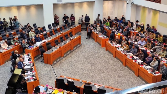 Rapat Banggar DPR dengan Menkeu Purbaya Yudhi Sadewa.