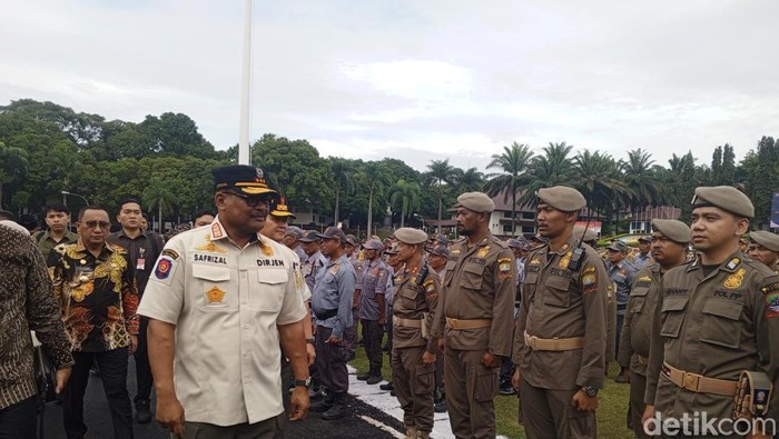 Rapat kerja Satpol PP seluruh Indonesia di Kampus IPDN, Jatinangor, Sumedang, Kamis (18/9/2025).