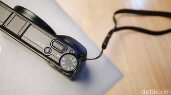 Dengan stabilisasi tersebut kamera ini dapat memotret dengan shutter rendah namun tetap stabil.