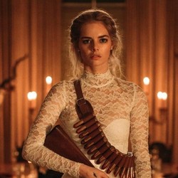 Kocak! Aktris Ini Pernah Ngaku Margot Robbie di Airport