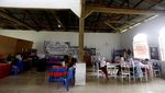Sekolah Rusak Imbas Banjir, Siswa SD Bone Raya Belajar di Masjid