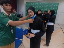 Bekal Pondasi Agama Bawa Siswi SMA Surabaya Raih Medali Silat Nasional