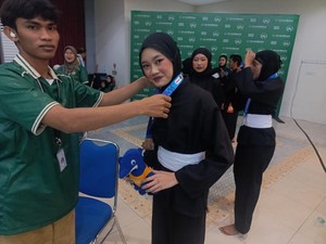 Bekal Pondasi Agama Bawa Siswi SMA Surabaya Raih Medali Silat Nasional