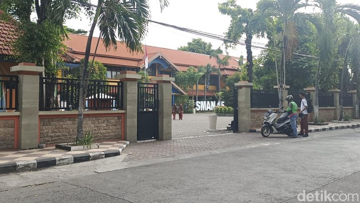 SMA Negeri 15 Surabaya