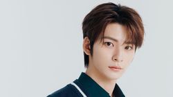 Foto 15 Trainee SM Entertainment Buat Proyek Reply High School