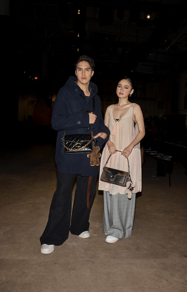 Pasangan selebriti tersebut hadir di presentasi koleksi Coach Spring 2026 di New York Fashion Week di Pier 36, New York, Senin (15/9/2025).  Foto: dok. Kanmo Group