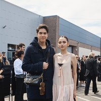Syifa Hadju dan El Rumi hadir di New York Fashion Week. Keduanya tampil kompak pakai tas Coach. Foto: dok. Kanmo Group
