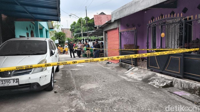 Suasana penemuan granat di Kampung Debegan, RT 02 RW 5, Kelurahan Mojosongo, Kecamatan Jebres, Kota Solo, Kamis (18/9/2025).Suasana lokasi penemuan granat di Mojosongo, Solo, Kamis (18/9/2025).